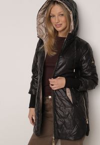 Born2be - Czarna Pikowana Kurtka Przejściowa z Kapturem i Bocznymi Suwakami Mado. Okazja: na co dzień. Typ kołnierza: kaptur. Kolor: czarny. Materiał: poliester, jeans. Styl: casual, klasyczny #8