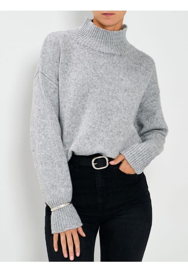 Sinsay - Prążkowany golf - szary. Typ kołnierza: golf. Kolor: szary. Materiał: prążkowany