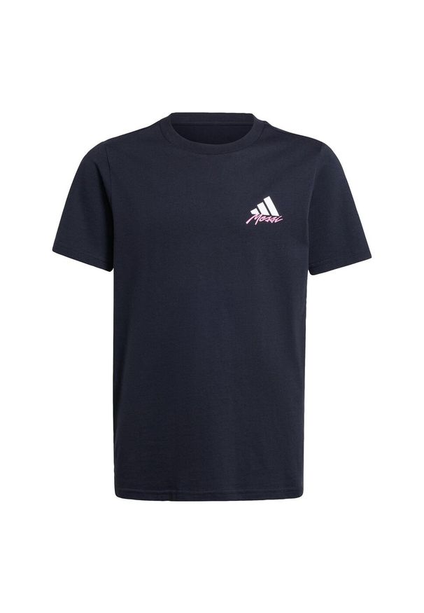 Adidas - Koszulka dla dzieci z grafiką kultowego Messiego. Kolor: czarny. Materiał: bawełna. Wzór: kolorowy. Sport: piłka nożna