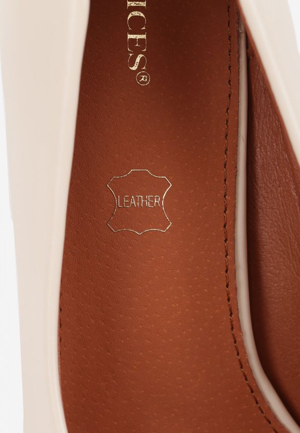 Born2be - Jasnobeżowe Eleganckie Czółenka Vices na Słupku ze Skórzaną Wkładką Danvira. Okazja: do pracy, na wesele, na spotkanie biznesowe, na ślub cywilny. Kolor: beżowy. Materiał: skóra. Obcas: na słupku. Styl: elegancki. Wysokość obcasa: średni