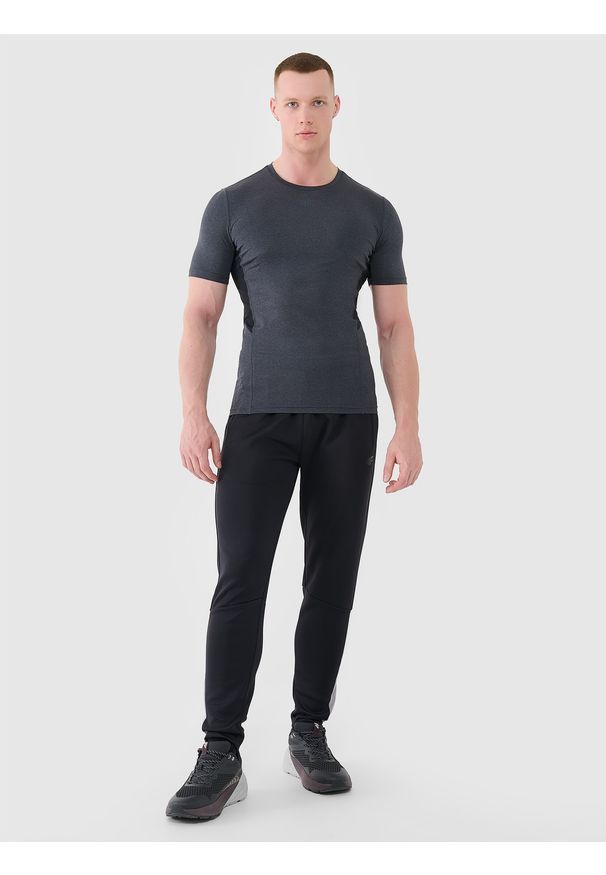 4f - 4F Spodnie treningowe szybkoschnące męskie - czarne L. Kolor: czarny. Materiał: materiał, syntetyk, dresówka, dzianina, włókno, elastan. Wzór: ze splotem, jednolity. Sport: fitness