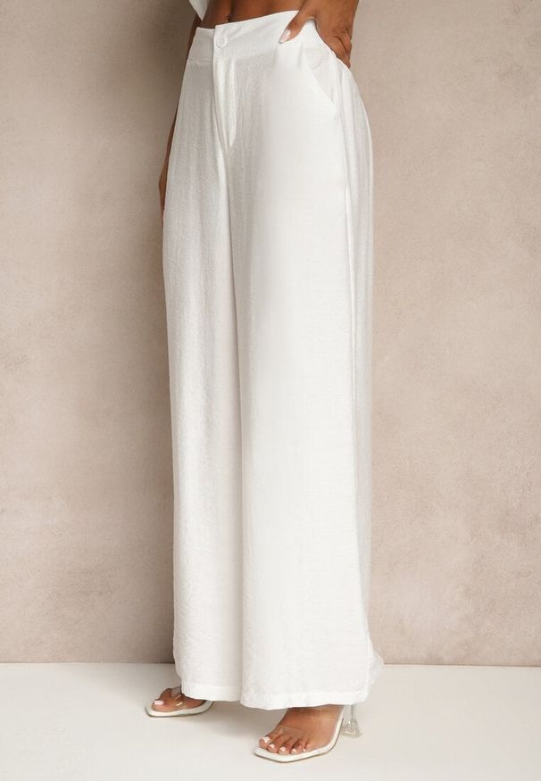 Renee - Biały Komplet z Wiskozą Top z Falbanką na Jedno Ramię i Spodnie Wide Leg Nirellea. Kolor: biały. Materiał: wiskoza