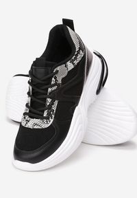 Born2be - Czarne Sneakersy Olenore. Nosek buta: okrągły. Kolor: czarny. Materiał: materiał, skóra. Szerokość cholewki: normalna. Wzór: nadruk, aplikacja #2