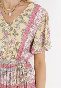 Born2be - Żółta Rozkloszowana Sukienka Midi z Gumką w Talii i Materiałowym Paskiem Shagumi. Kolor: żółty. Materiał: materiał. Sezon: wiosna, lato. Długość: midi #2