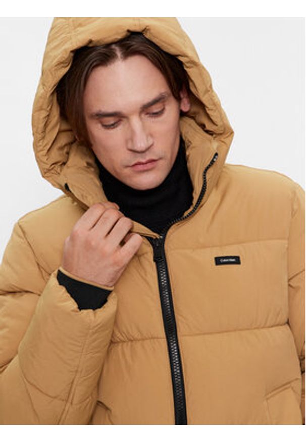 Calvin Klein Kurtka zimowa Crinkle K10K110336 Khaki Regular Fit. Kolor: brązowy. Materiał: syntetyk. Sezon: zima