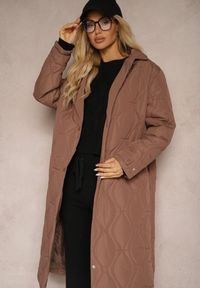 Renee - Brązowy Długi Płaszcz Kurtka Ozdobiona Pikowaniem Hamid. Kolor: brązowy. Długość: długie. Wzór: aplikacja #4