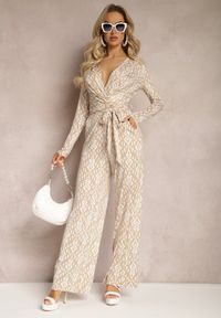 Renee - Beżowy Kopertowy Kombinezon z Paskiem w Talii i Ozdobnym Wzorem Mirannda. Kolor: beżowy. Materiał: materiał. Wzór: aplikacja. Styl: elegancki #4