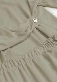 Renee - Zielony Komplet z Wiskozy Spodnie Szerokie i Koszula z Ozdobnym Materiałem Airial. Kolor: zielony. Materiał: wiskoza, materiał #2