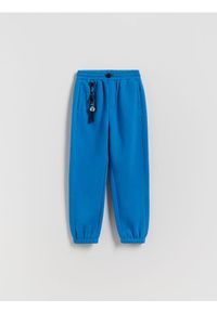 Reserved - Bawełniane spodnie jogger - jasnoniebieski. Kolor: niebieski. Materiał: bawełna. Wzór: gładki #1