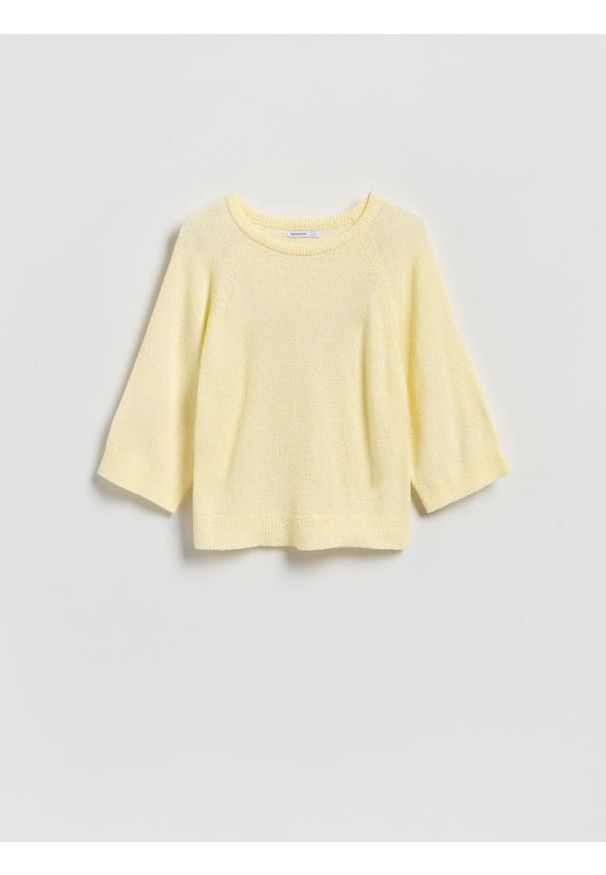 Reserved - Gładki sweter - jasnożółty. Kolor: żółty. Materiał: dzianina. Wzór: gładki