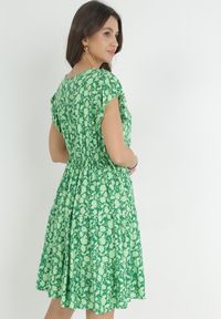 Born2be - Zielona Sukienka Mini z Wiskozy z Falbanką Przy Ramionach i na Dole Jaysing. Kolor: zielony. Materiał: wiskoza. Długość: mini #2