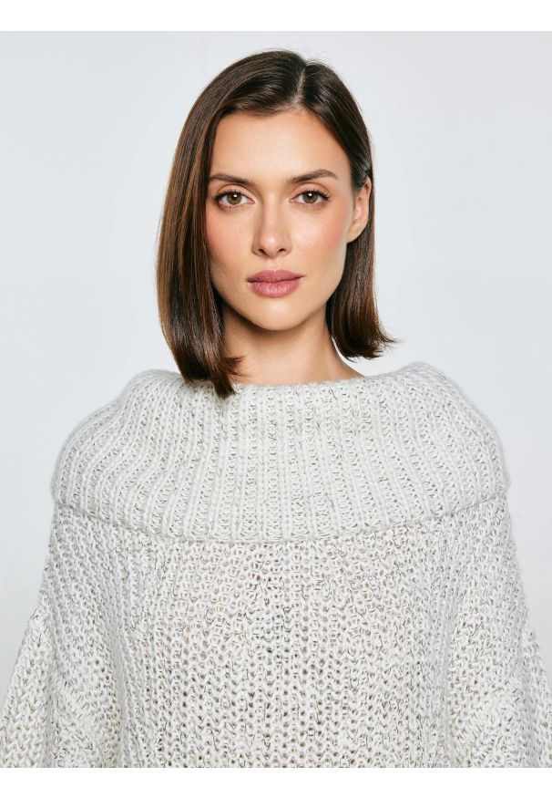 Big-Star - Sweter damski z obszernym golfem melanżowy biały Magdalena 100. Typ kołnierza: golf. Kolor: biały. Materiał: wełna, denim, materiał. Wzór: melanż. Styl: elegancki, klasyczny