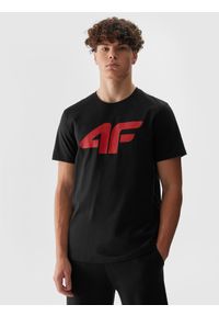 4f - T-shirt regular z nadrukiem męski - czarny. Okazja: na co dzień. Kolor: czarny. Materiał: jersey, bawełna, dzianina. Długość rękawa: krótki rękaw. Długość: krótkie. Wzór: nadruk. Styl: sportowy, casual