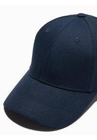 Ombre Clothing - Jednokolorowa czapka męska bejsbolówka z daszkiem – granatowa V2. Kolor: niebieski. Materiał: bawełna. Wzór: ze splotem. Styl: klasyczny, sportowy, casual #5
