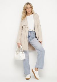 Born2be - Beżowa Kurtka Parka z Klasycznym Kołnierzem Ściągana w Pasie Troczkiem Revapia. Okazja: na spacer, do pracy, na randkę. Kolor: beżowy. Styl: klasyczny #2