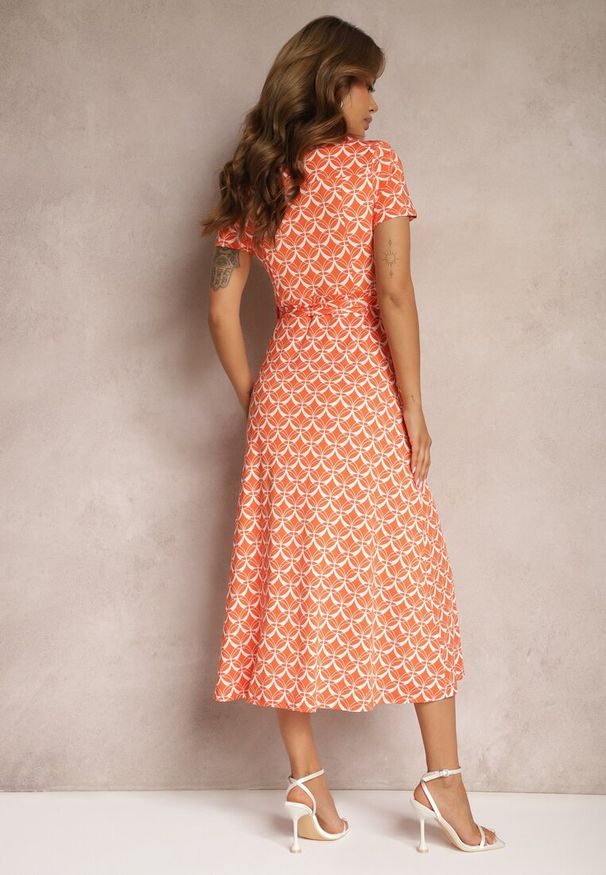 Renee - Pomarańczowa Taliowana Sukienka z Wiskozą o Kroju Koszulowym z Guzikami i Paskiem Cosofia. Okazja: na co dzień. Kolor: pomarańczowy. Materiał: wiskoza. Typ sukienki: koszulowe. Styl: elegancki, casual