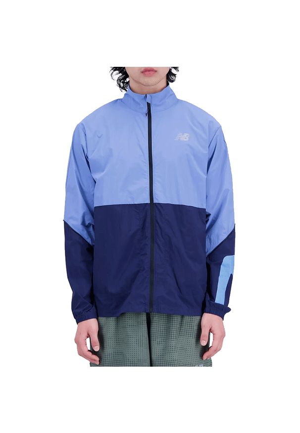 Kurtka New Balance MJ21265HER - fioletowa. Kolor: fioletowy. Materiał: nylon, materiał. Wzór: napisy. Styl: klasyczny, sportowy