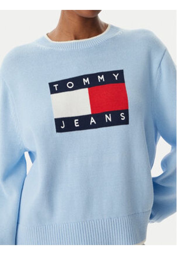 Tommy Jeans Sweter Intarsia Flag Badge DW0DW22316 Niebieski jasny Relaxed Fit. Kolor: niebieski. Materiał: bawełna