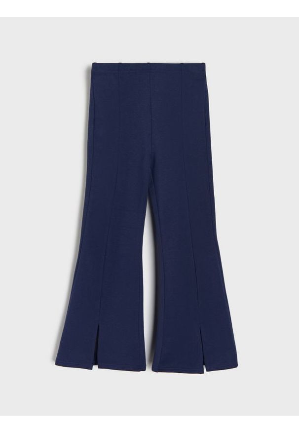 Sinsay - Spodnie flare z ozdobnymi rozcięciami - granatowy. Kolor: niebieski