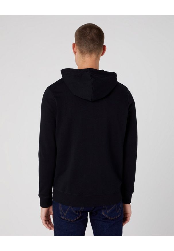 Wrangler - WRANGLER ZIP THRU HOODIE MĘSKA BLUZA LOGO W664HA100 112320252. Okazja: na co dzień, na spacer. Typ kołnierza: kaptur. Materiał: bawełna, jeans, puch. Styl: sportowy, klasyczny, elegancki, casual