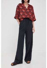 Sisley spodnie damskie kolor czarny proste high waist. Okazja: na co dzień. Stan: podwyższony. Kolor: czarny. Materiał: tkanina. Styl: casual