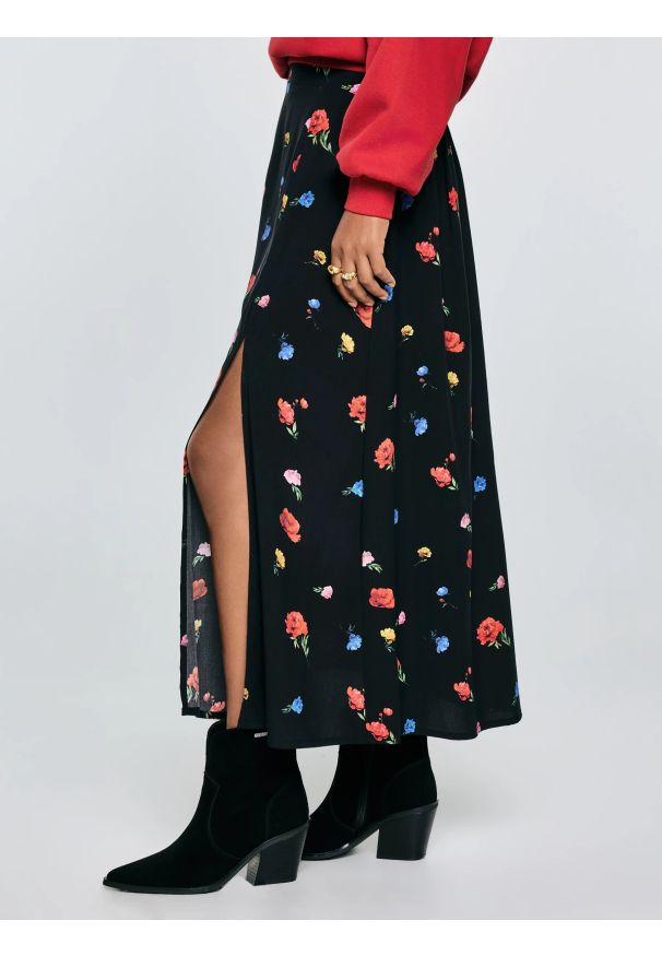 Big-Star - Spódnica damska midi z wiskozy z motywem kwiatowym czarna Brie 906. Okazja: do pracy, na spacer. Kolor: czarny. Materiał: wiskoza. Wzór: kwiaty
