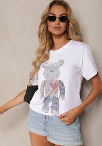 Renee - Biały Bawełniany T-shirt z Krótkim Rękawem i Cyrkoniami Risarie. Typ kołnierza: kołnierz z falbankami. Kolor: biały. Materiał: bawełna. Długość rękawa: krótki rękaw. Długość: krótkie. Sezon: wiosna #4