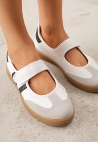 Renee - Białe Tenisówki Sneakeriny z Paskiem na Rzep Pirel. Okazja: na co dzień. Zapięcie: rzepy. Kolor: biały. Materiał: jeans, koronka. Wzór: gładki. Styl: casual, elegancki, sportowy #6