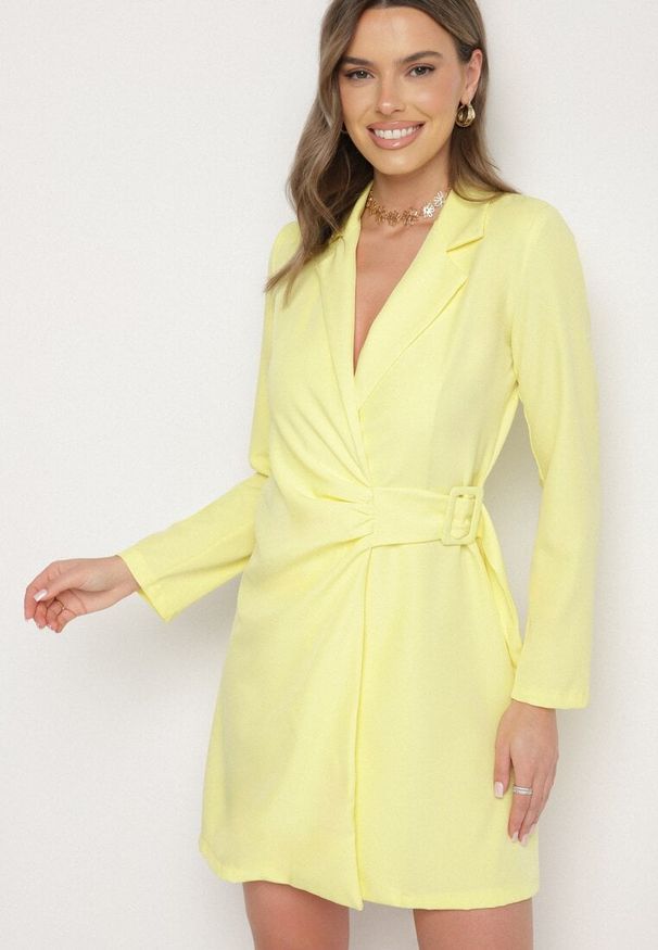Born2be - Żółta Kopertowa Sukienka o Fasonie Marynarki Arelisa. Kolor: żółty. Materiał: materiał. Typ sukienki: kopertowe
