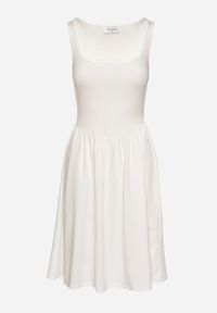 Born2be - Biała Sukienka z Wiskozą o Rozkloszowanym Kroju Edivane. Okazja: na co dzień. Kolor: biały. Materiał: wiskoza. Długość rękawa: na ramiączkach. Sezon: wiosna, lato. Typ sukienki: rozkloszowane. Styl: casual #4