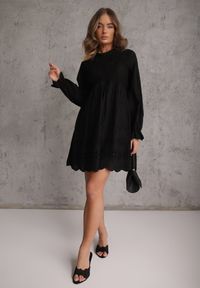 Renee - Czarna Rustykalna Sukienka z Bawełną Zdobiona Haftem i Ażurowymi Wycięciami Winlith. Okazja: na co dzień. Kolor: czarny. Materiał: bawełna. Wzór: ażurowy, haft, aplikacja. Styl: casual, klasyczny #6