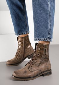 Born2be - Brązowe Botki Workery Zdobione Suwakiem i Wężowym Tłoczeniem Vemindra. Okazja: na co dzień. Kolor: brązowy. Materiał: jeans. Wzór: aplikacja. Styl: klasyczny, casual #3
