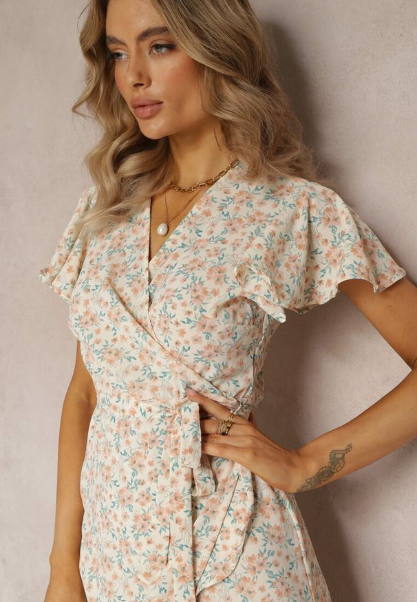 Renee - Beżowa Kopertowa Midi Sukienka o Rozkloszowanym Fasonie w Kwiaty Ozdobiona Falbanką Wakena. Kolor: beżowy. Materiał: tkanina. Wzór: aplikacja, kwiaty. Typ sukienki: kopertowe. Długość: midi