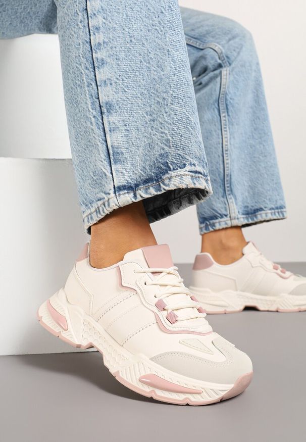 Born2be - Beżowo-Różowe Sneakersy Streetwearowe z Kontrastowymi Przeszyciami Ilirenas. Okazja: na co dzień. Kolor: beżowy