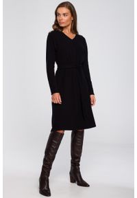 e-margeritka - Sukienka dresowa elegancka rozkloszowana czarna - s/m. Okazja: na co dzień. Kolor: czarny. Materiał: dresówka. Typ sukienki: rozkloszowane. Styl: elegancki