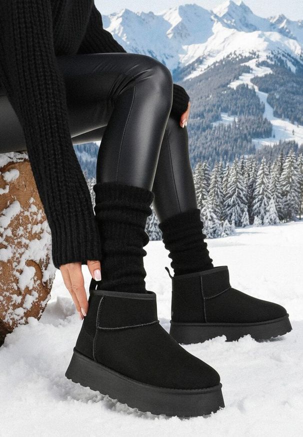 Born2be - Czarne Klasyczne Śniegowce na Platformie z Niską Cholewką Lobissa. Okazja: na spacer, na co dzień. Wysokość cholewki: przed kostkę. Kolor: czarny. Materiał: jeans. Szerokość cholewki: normalna. Sezon: zima. Obcas: na platformie. Styl: klasyczny