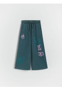 Reserved - Spodnie dresowe wide leg - ciemnozielony. Kolor: zielony. Materiał: dresówka #1