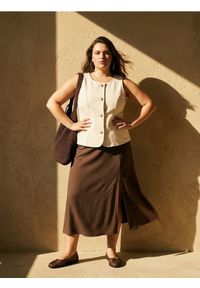 Sinsay - Spódnica midi z rozcięciem z wiskozą i domieszką lnu Plus size - brązowy. Kolekcja: plus size. Kolor: brązowy. Materiał: wiskoza, len #1