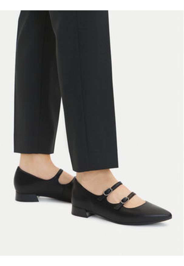 Clarks Półbuty Natalyn Lane 26181929 Czarny. Kolor: czarny. Materiał: skóra