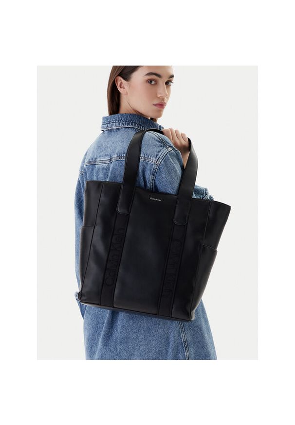 Torebka Calvin Klein. Kolor: czarny