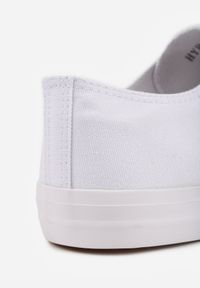 Born2be - Białe Lekkie Trampki Przed Kostkę Elletri. Okazja: na co dzień. Wysokość cholewki: przed kostkę. Kolor: biały. Materiał: jeans. Obcas: na płaskiej podeszwie. Styl: casual, klasyczny, sportowy #7