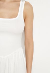 Born2be - Biała Sukienka z Wiskozą o Rozkloszowanym Kroju Edivane. Okazja: na co dzień. Kolor: biały. Materiał: wiskoza. Długość rękawa: na ramiączkach. Sezon: wiosna, lato. Typ sukienki: rozkloszowane. Styl: casual #3