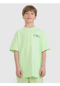4f - 4F T-shirt oversize z nadrukiem chłopięcy - zielony 140 (9-10 lat). Okazja: na co dzień. Kolor: zielony. Materiał: dzianina, bawełna, jersey. Długość rękawa: krótki rękaw. Długość: krótkie. Wzór: nadruk. Sezon: lato. Styl: klasyczny, sportowy, casual