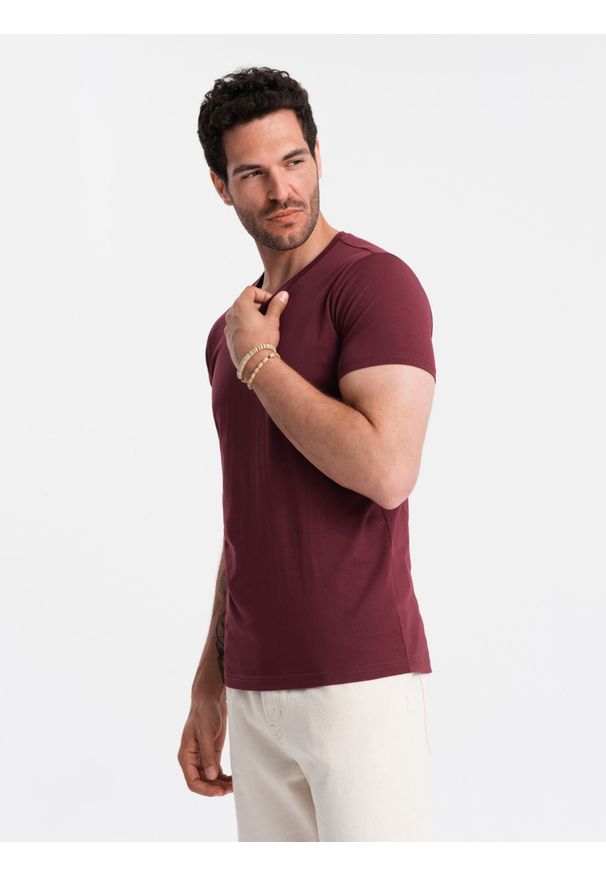 Ombre Clothing - Bawełniana klasyczna męska koszulka z dekoltem w serek BASIC – bordowa V10 - Rozmiar: S. Typ kołnierza: dekolt w serek. Kolor: czerwony. Materiał: bawełna. Wzór: jednolity, ze splotem. Styl: klasyczny