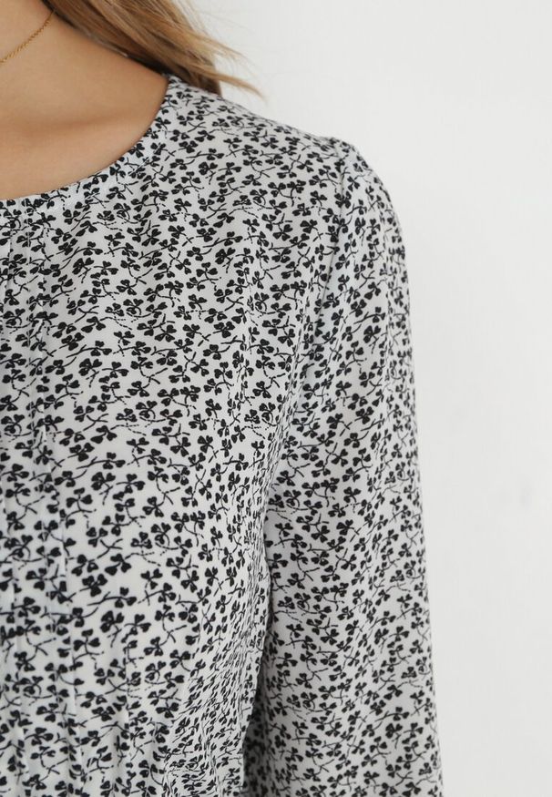 Born2be - Biało-Czarna Sukienka Evithophis. Kolor: biały. Długość rękawa: długi rękaw. Wzór: aplikacja. Styl: elegancki. Długość: mini