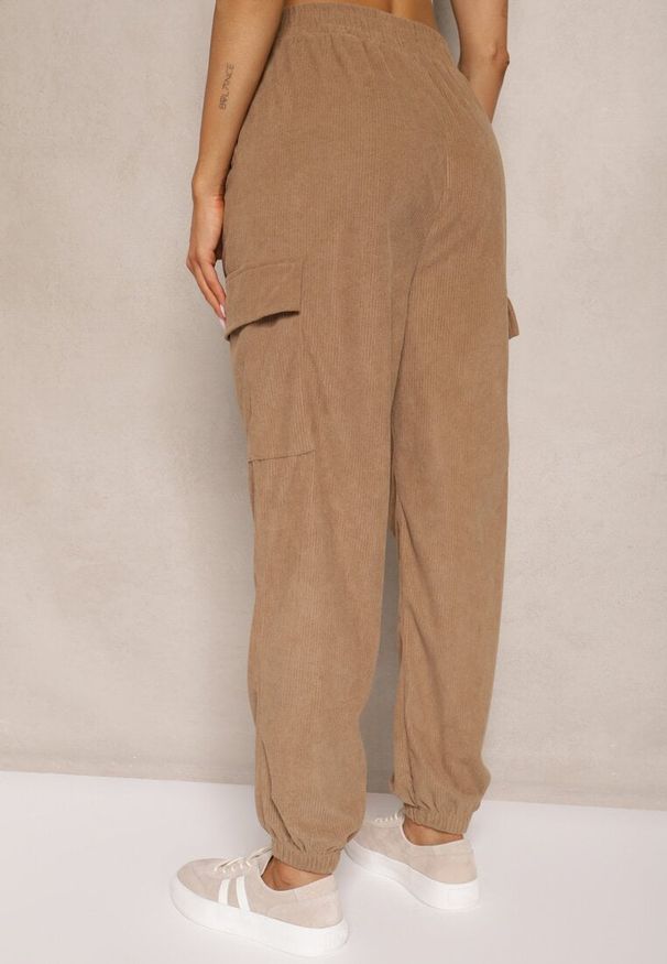 Renee - Brązowe Spodnie Typu Cargo High Waist Worseli. Okazja: na co dzień. Stan: podwyższony. Kolor: brązowy. Styl: casual, elegancki