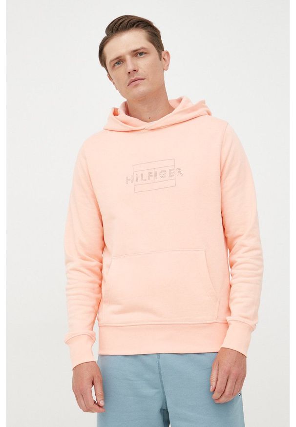 TOMMY HILFIGER - Tommy Hilfiger bluza bawełniana męska kolor pomarańczowy z kapturem z nadrukiem. Typ kołnierza: kaptur. Kolor: pomarańczowy. Materiał: bawełna. Wzór: nadruk