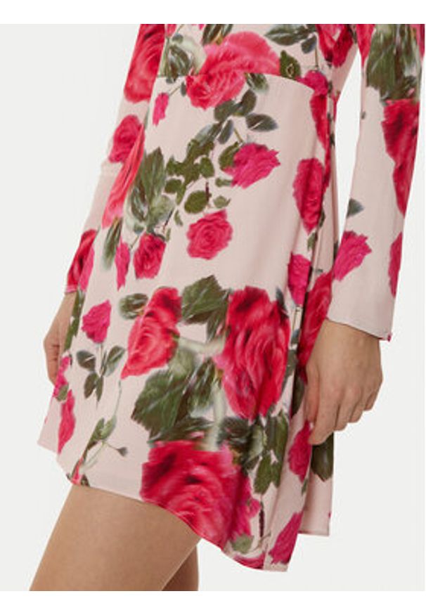 Guess Sukienka codzienna W5RK39 WGLC2 Różowy Regular Fit. Okazja: na co dzień. Kolor: różowy. Materiał: wiskoza. Typ sukienki: proste. Styl: casual