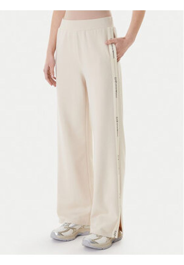 EA7 Emporio Armani Dres 7W000979 AF12501 U1088 Beżowy Regular Fit. Kolor: beżowy. Materiał: syntetyk