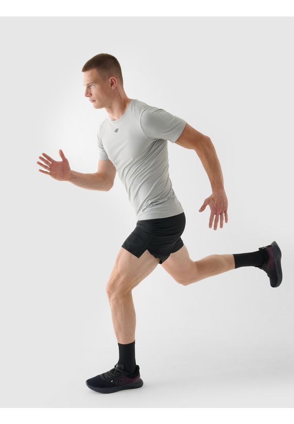 4f - 4F Spodenki do biegania szybkoschnące męskie - szare 3XL. Kolor: szary. Materiał: włókno, materiał, elastan, syntetyk. Długość: krótkie. Wzór: jednolity, gładki. Sport: bieganie, fitness